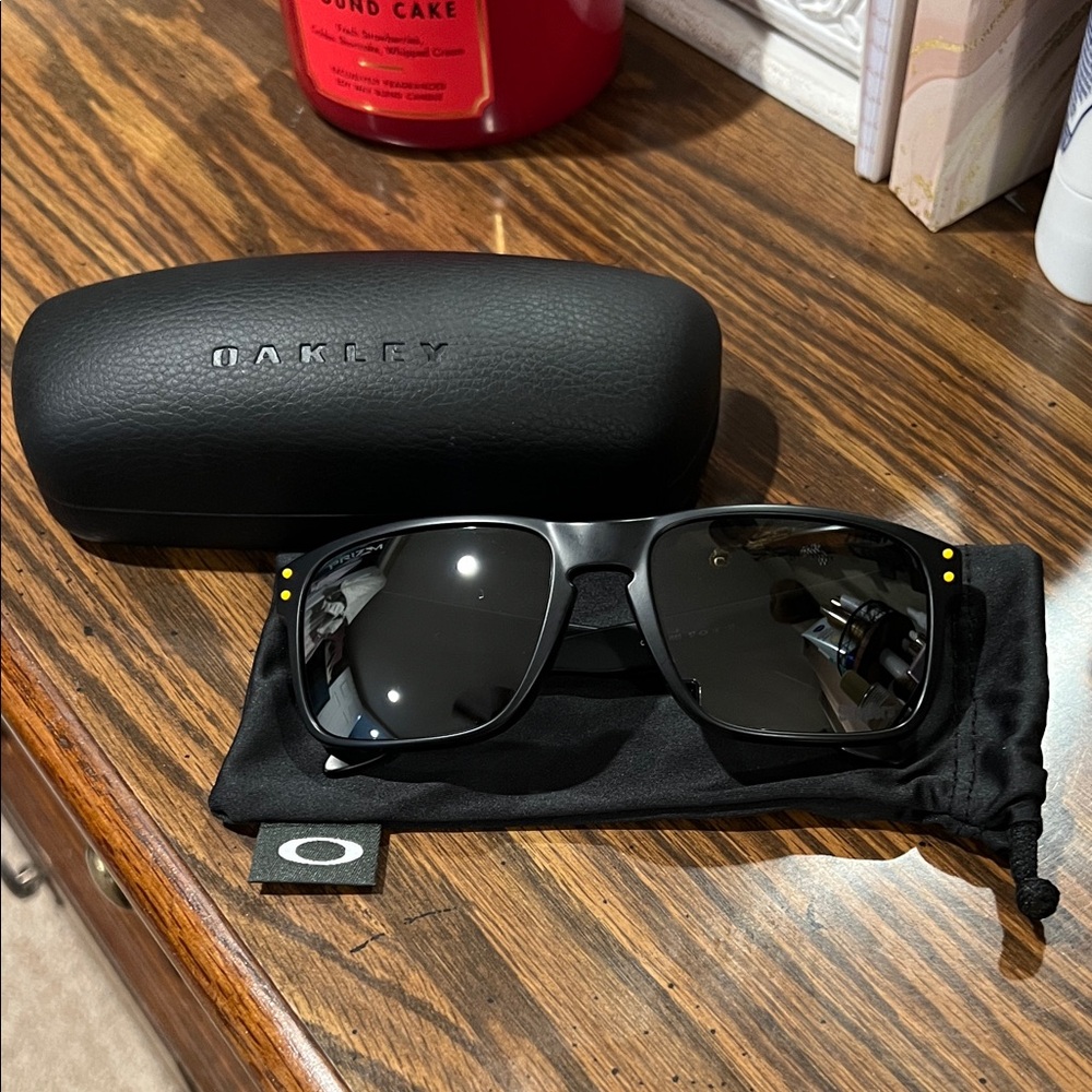 Oakley Black and Yellow Men's Sunglasses Pittsburgh Steelers version